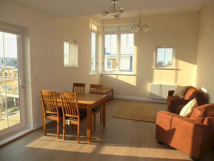 2 Bedroom Apartment To Rent In Grebe Way, Maidenhead, SL6