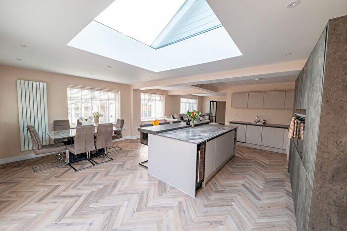4 Bedroom Detached Bungalow For Sale In Frogmore Lane, Waterlooville, PO8