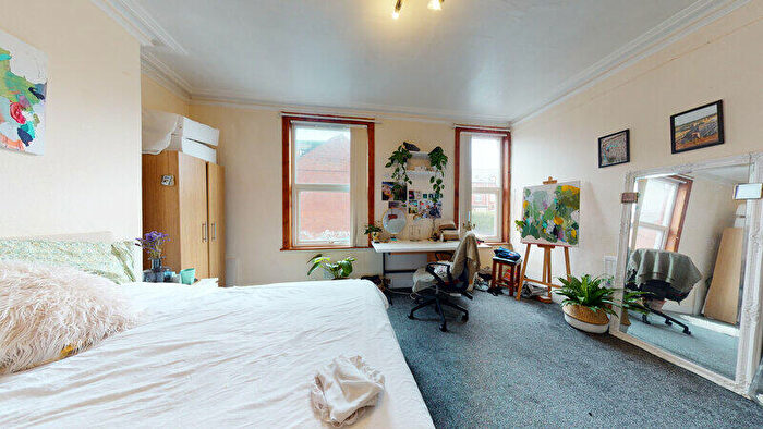 6 Bedroom Property To Rent In Brudenell Grove, Hyde Park, Leeds, LS6