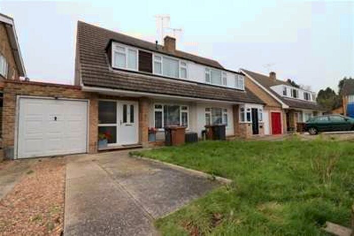 3 Bedroom Semi-Detached House To Rent In Hollywood Close, Great Baddow, Chelmsford, CM2