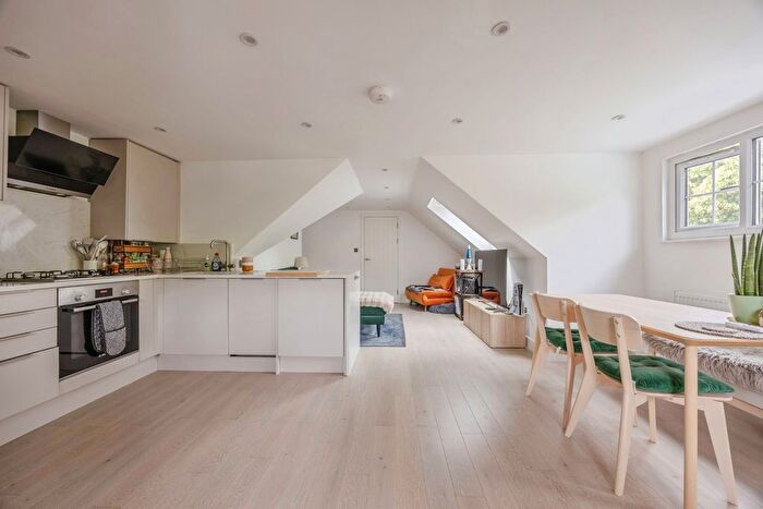 2 Bedroom Flat For Sale In Old Lodge Lane, Purley, CR8