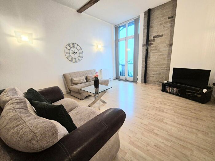 2 Bedroom Apartment To Rent In West Street, Sowerby Bridge, HX6