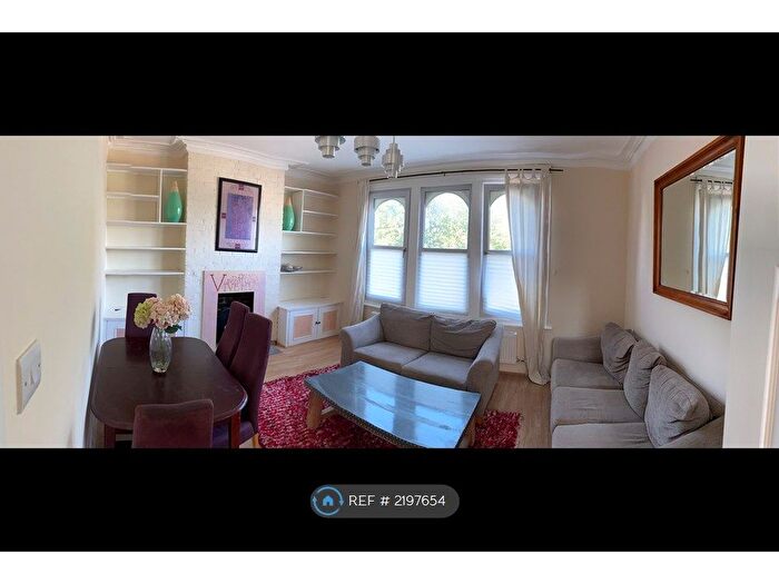 3 Bedroom Flat To Rent In Champion Road, London, SE26