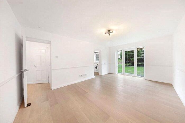 2 Bedroom Apartment To Rent In Crofton Way, Enfield, Middlesex, EN2