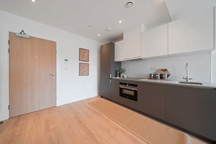 1 Bedroom Flat To Rent In Sutton Park House, SM1
