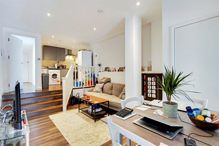 1 Bedroom Flat To Rent In North End Road, London, SW6