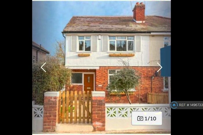 4 Bedroom Semi-Detached House To Rent In Lake Rise, Romford, RM1