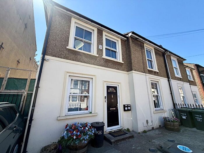 2 Bedroom Flat To Rent In Darnley Street, Gravesend, DA11
