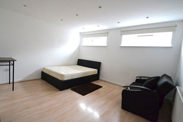 Studio To Rent In Finchley Road, London, NW11