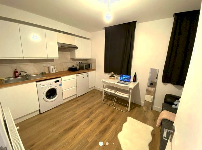 1 Bedroom Flat To Rent In St. Loy\'s Road, London, N17