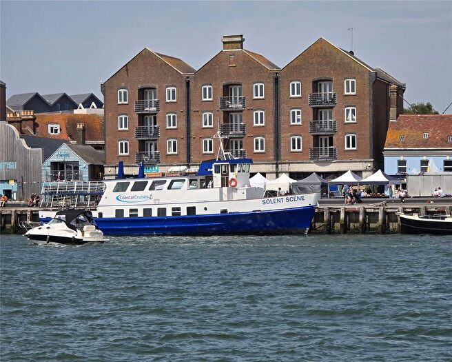 2 Bedroom Flat For Sale In The Quay, Poole, Dorset, BH15