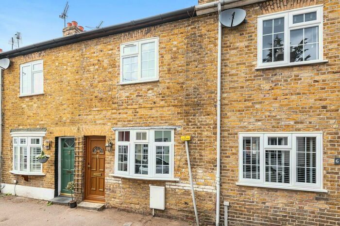 2 Bedroom Terraced House To Rent In Beech Road, Weybridge, KT13