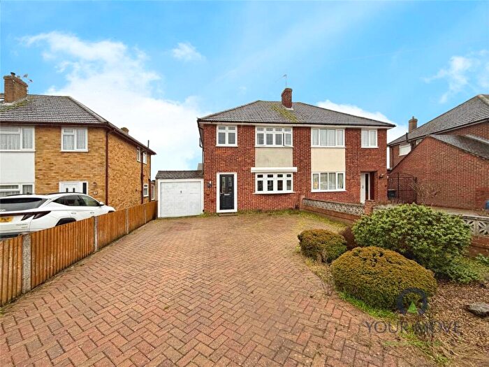 3 Bedroom Semi Detached House For Sale In Taylor Road, Snodland, Kent, ME6