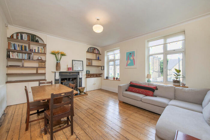 3 Bedroom End Of Terrace House To Rent In Tollington Park, Holloway, N4