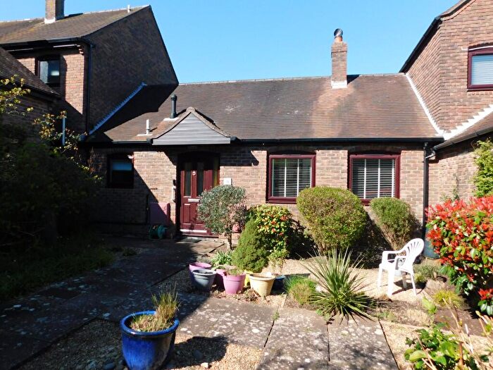 1 Bedroom Mews For Sale In Willow Mead, Bournemouth, BH8