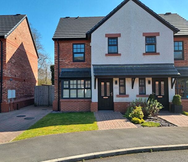 2 Bedroom Semi-Detached House To Rent In Farriers Avenue, Beechwood, WA7