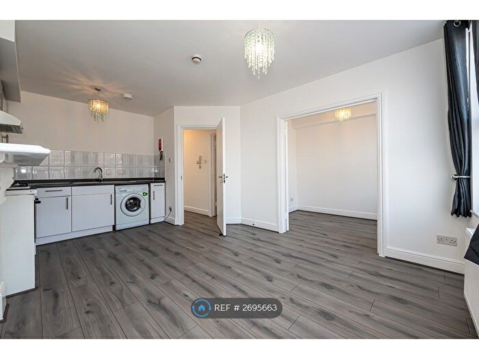 2 Bedroom Flat To Rent In Kilburn Lane, London, W9