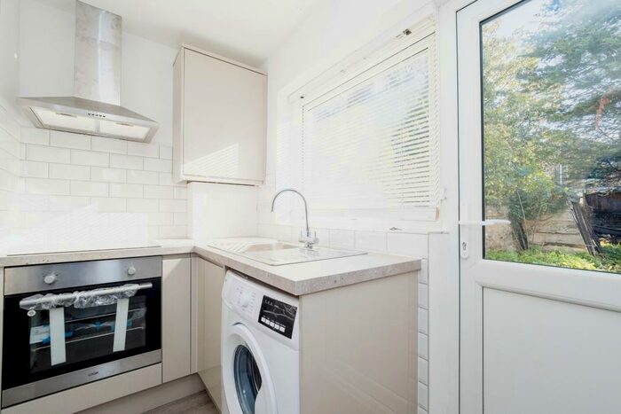 Flat To Rent In Hampton Road, Forest Gate, E7