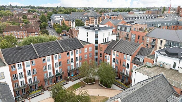 2 Bedroom Flat For Sale In Pond Garth, York, YO1