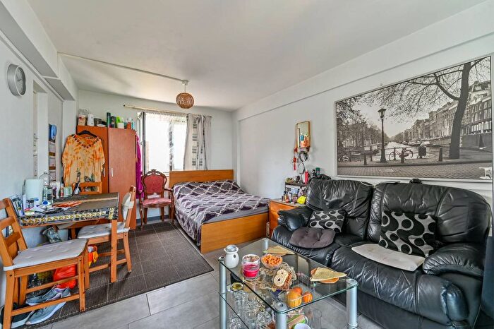 2 Bedroom Flat To Rent In Amhurst Park, Stamford Hill, London, N16