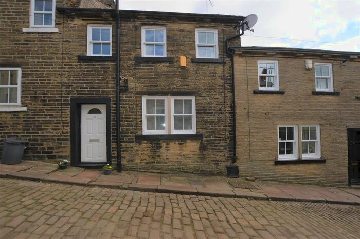 2 Bedroom Cottage To Rent In Havelock Street, Thornton, Bradford, BD13
