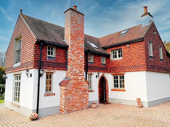4 Bedroom Cottage For Sale In East Hall Road, Chelsfield, BR5