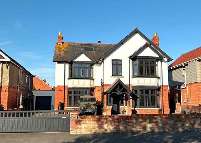 4 Bedroom Detached House For Sale In Dorchester Road, Weymouth, DT3