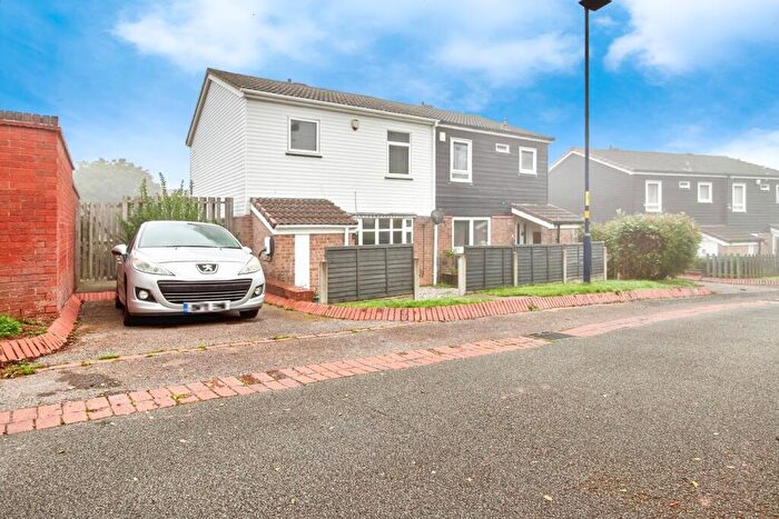 3 Bedroom Semi-Detached House For Sale In Marywell Close, Birmingham, West Midlands, B32