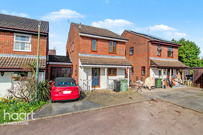 3 Bedroom Link Detached House For Sale In Fallowfield Close, Maidstone, ME14