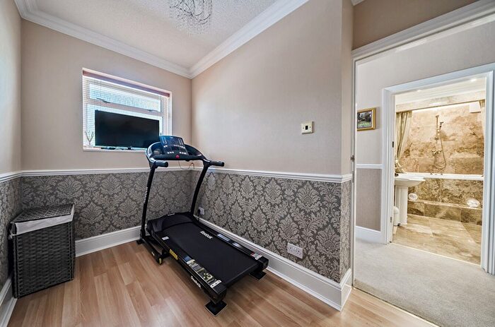 5 Bedroom Detached House For Sale In Crookham Road, Church Crookham, Fleet, Hampshire, GU51