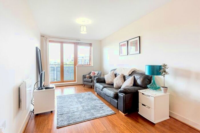 2 Bedroom Flat To Rent In Leamore Court, Meath Crescent, Mile End, E2