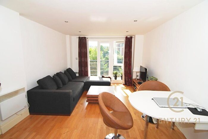 2 Bedroom Flat For Sale In Seven Kings Way, Kingston Upon Thames, KT2