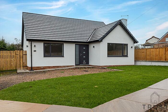 4 Bedroom Detached House To Rent In Halifax Road, Liversedge, WF15