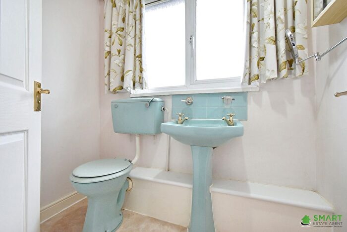 3 Bedroom Bungalow For Sale In Topsham Road, Exeter, EX2