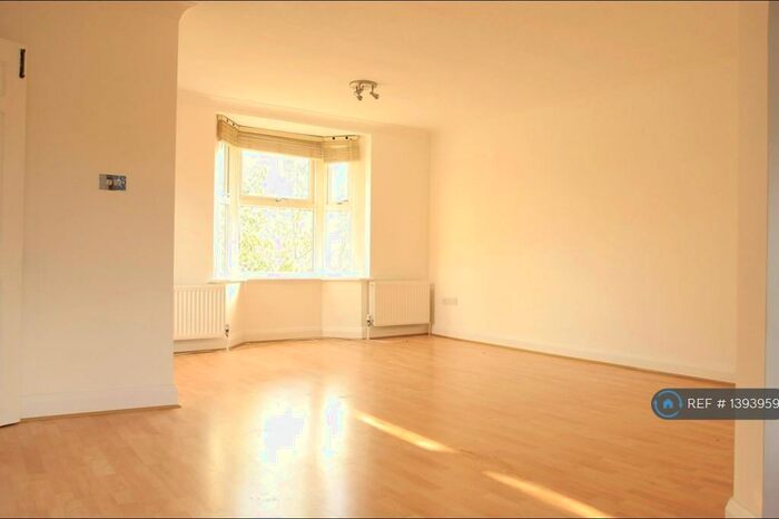 2 Bedroom Penthouse To Rent In Robin Crescent, London, E6