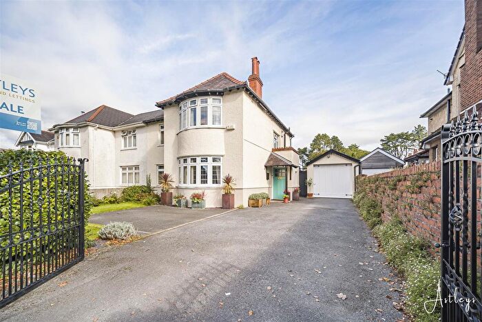 4 Bedroom Semi-Detached House For Sale In Cimla Road, Neath, SA11