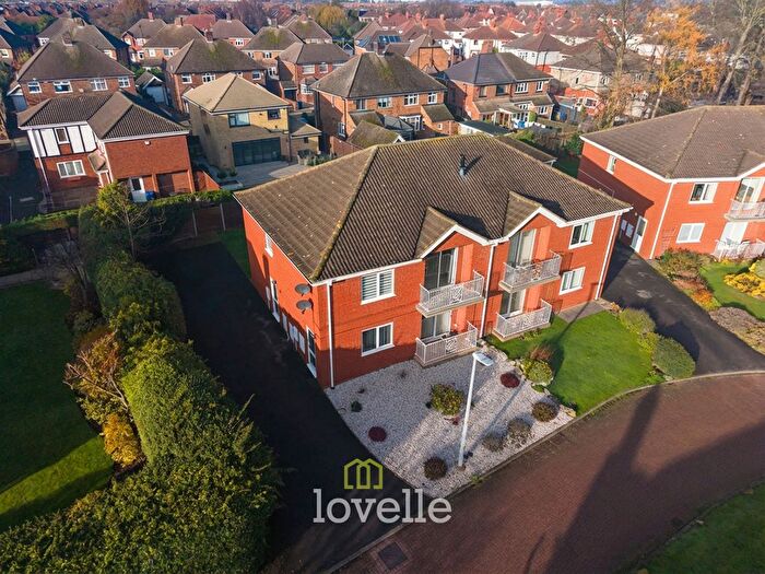 2 Bedroom Flat For Sale In St James Court, Grimsby, DN34