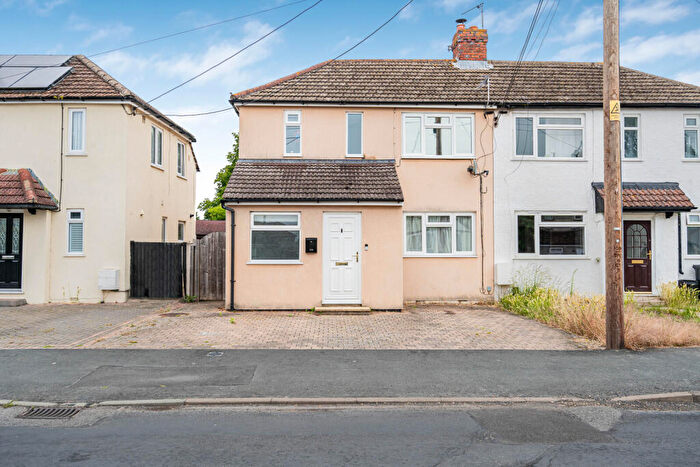 3 Bedroom Semi-Detached House For Sale In Queensway, Didcot, Oxfordshire, OX11