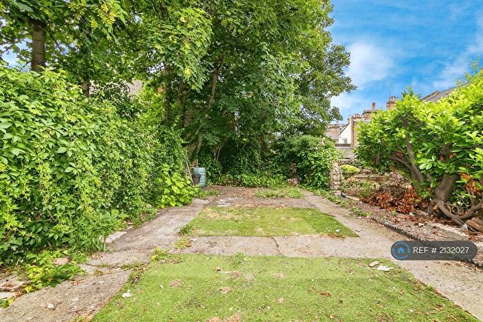 2 Bedroom Flat To Rent In High Road, London, N15