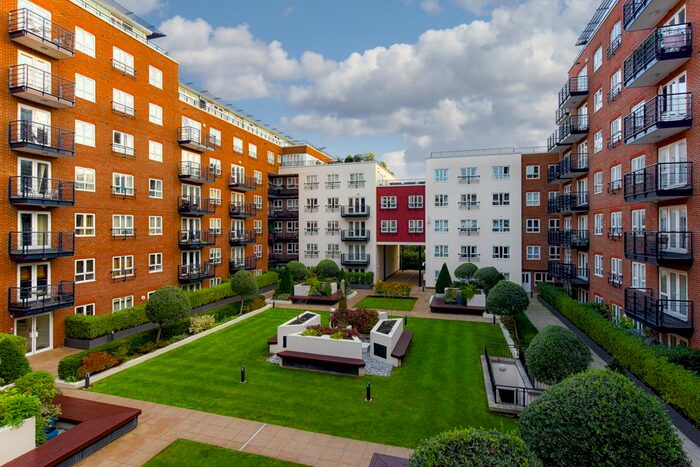 2 Bedroom Flat To Rent In Royal Quarter, Seven Kings Way, Kingston Upon Thames, KT2