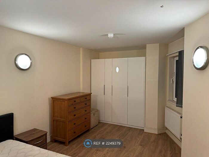 2 Bedroom Flat To Rent In High Rd, Ilford, IG1