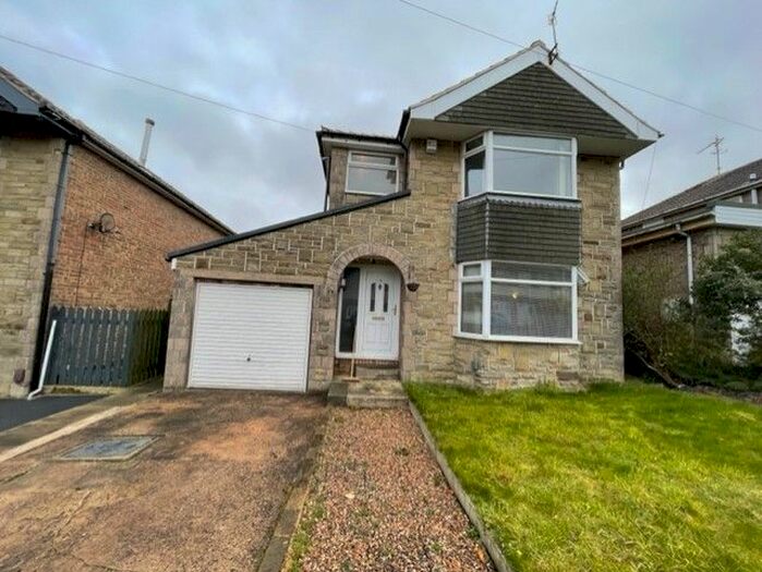 3 Bedroom Detached House To Rent In Deanwood Crescent, Bradford, West Yorkshire, BD15