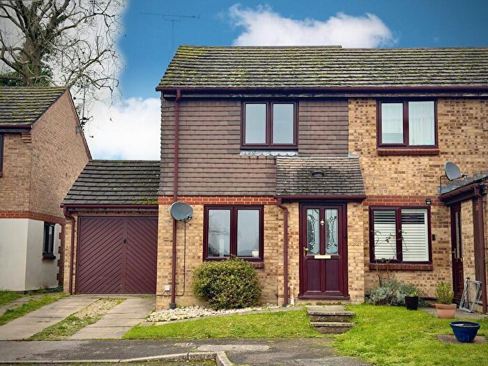 2 Bedroom End Of Terrace House For Sale In Dover Close, RH13