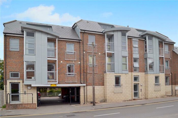 2 Bedroom Flat To Rent In Walnut Tree Close, Guildford, GU1