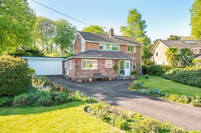 4 Bedroom Detached House For Sale In The Paddock, Kings Worthy, Winchester, Hampshire, SO23