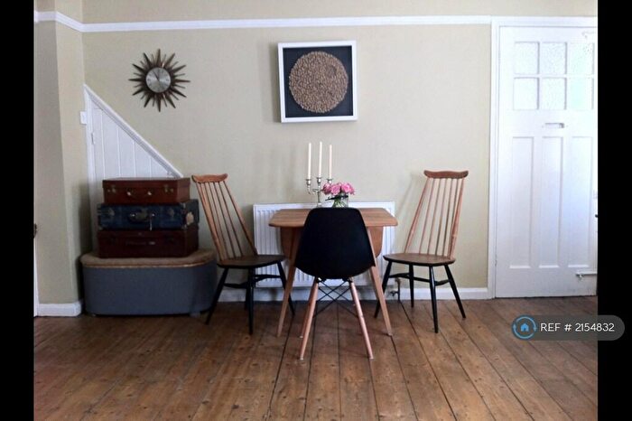 2 Bedroom Flat To Rent In Beardell Street, London, SE19