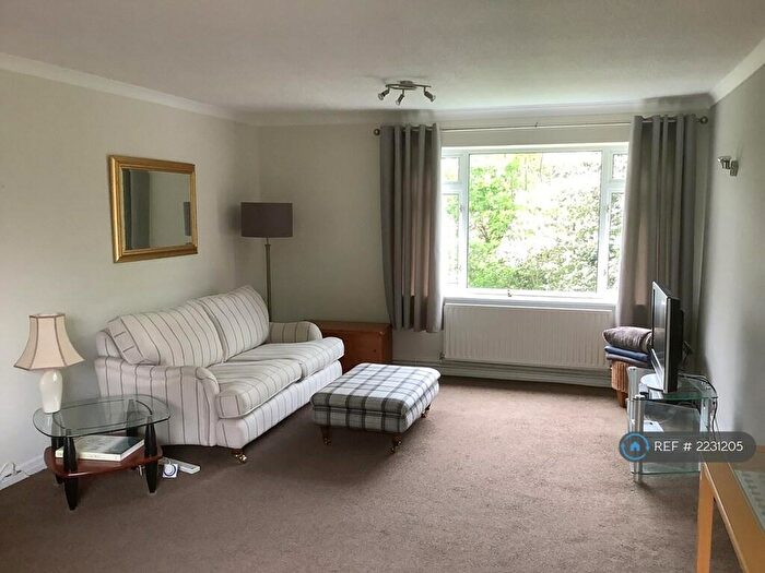 2 Bedroom Flat To Rent In Lambs Close, Cuffley, Potters Bar, EN6