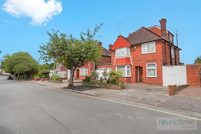 4 Bedroom Detached House To Rent In Talbot Crescent, Hendon, NW4