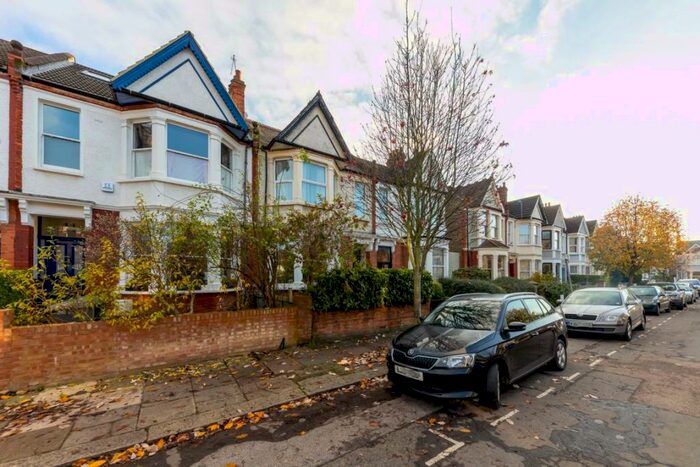 2 Bedroom Flat To Rent In Cholmondeley Avenue, Kensal Rise, NW10