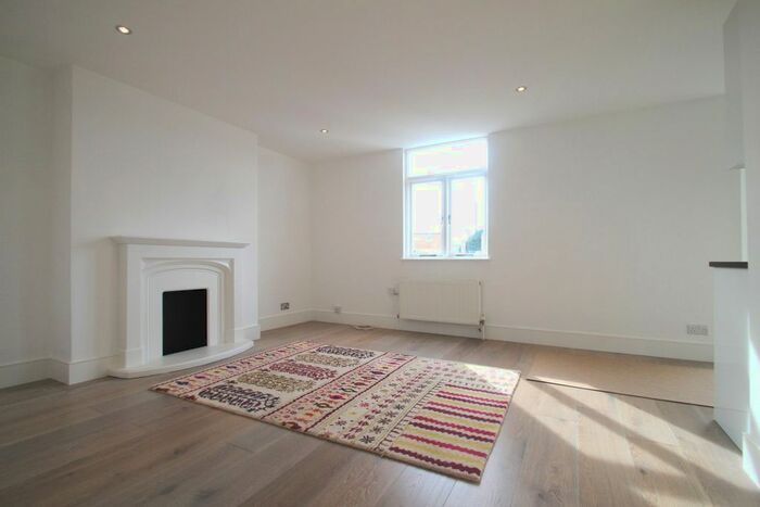 2 Bedroom Flat To Rent In Caledonian Road, Holloway, N7